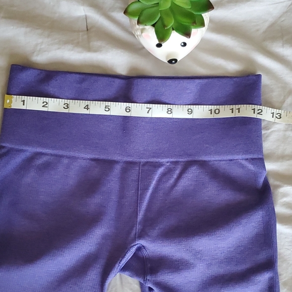 Lululemon In the Flow Crops. 4 - Picture 4 of 11